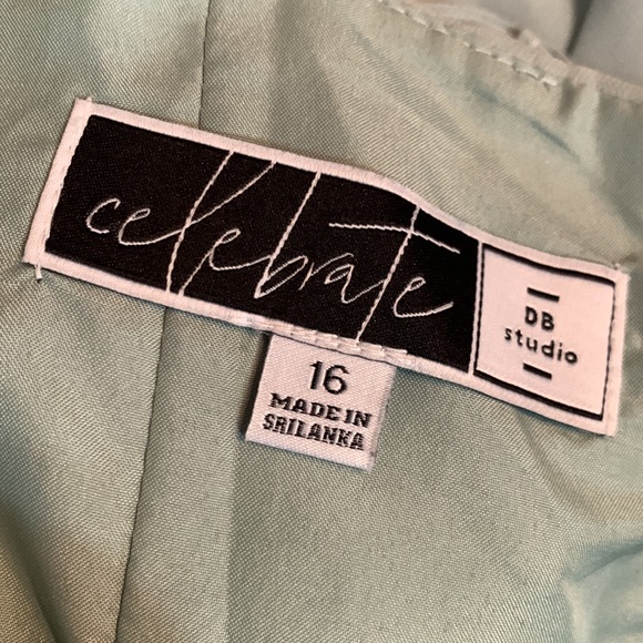 Host Pick 🌟Sage green long evening gown 16 👗 - Picture 5 of 15